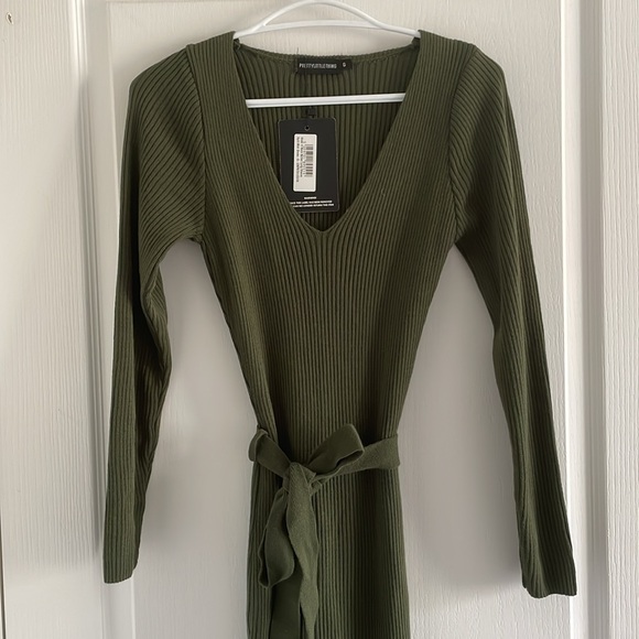 Pretty Little Thing Maxi Dress - Picture 2 of 6